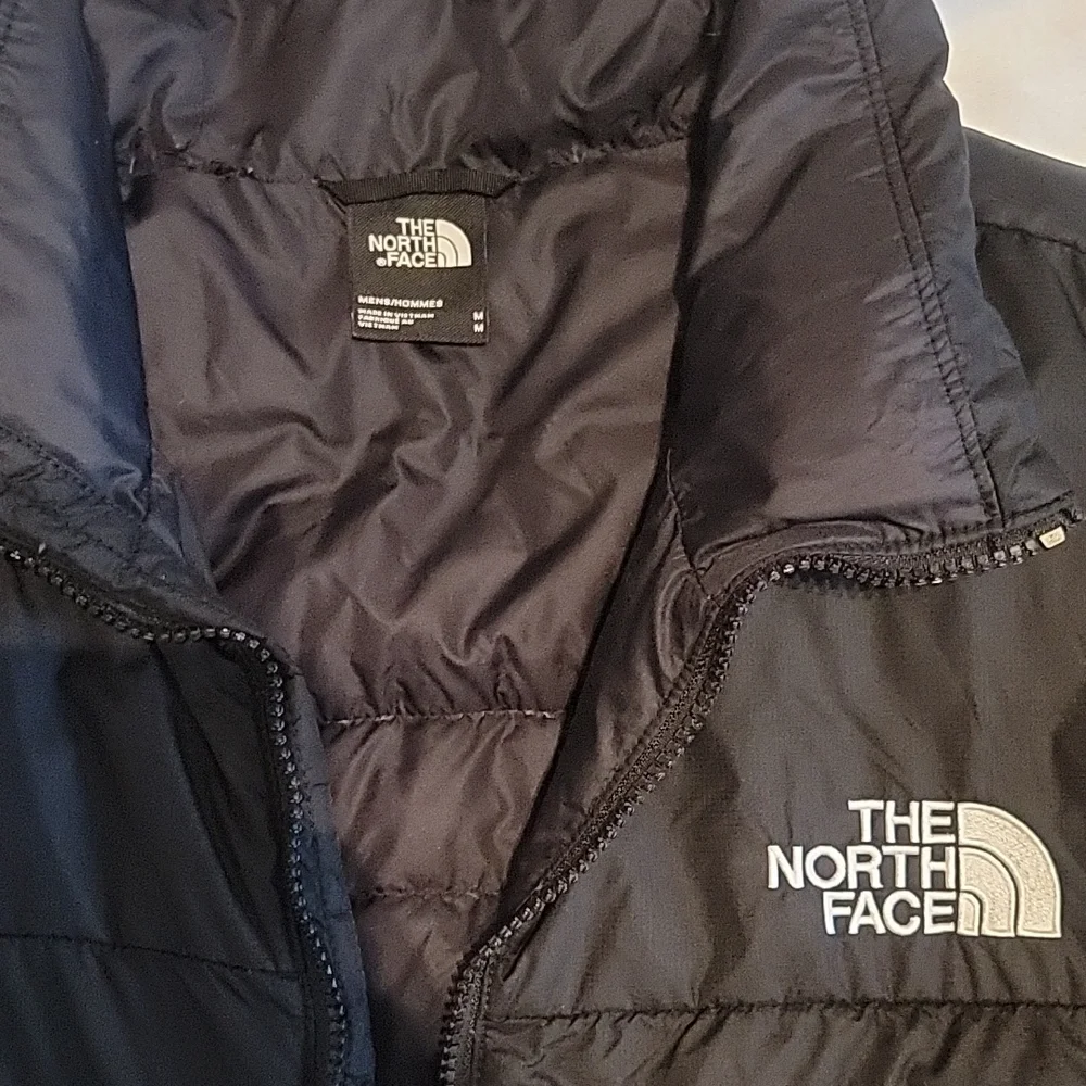 The North Face Black Puffer Jacket - Picture 3 of 4